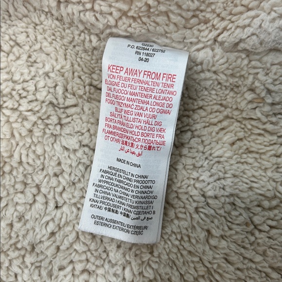 Mini Boden girls' sherpa-lined coat with a Pink Strawberry print size 4-5yr - Picture 10 of 16